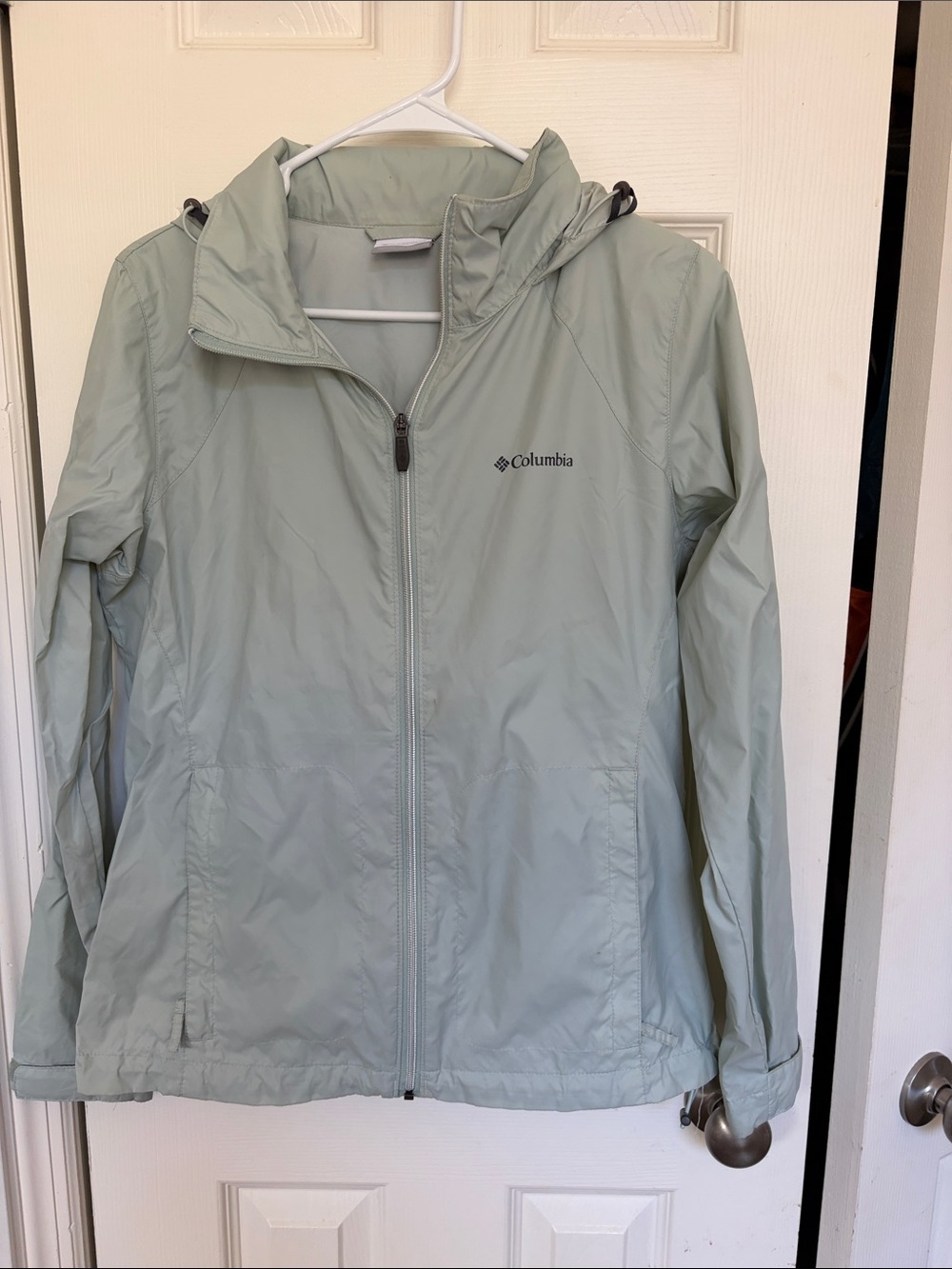 Columbia Light Sage Green Hooded Windbreaker Jacket